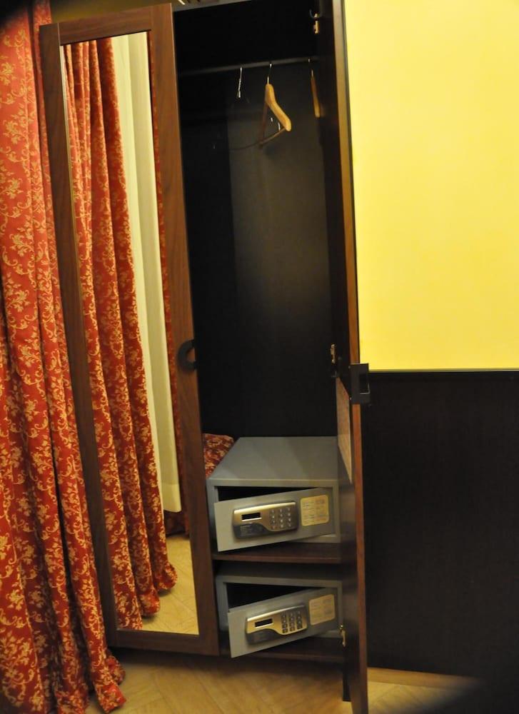 Funny Palace Hostel Rome Buitenkant foto