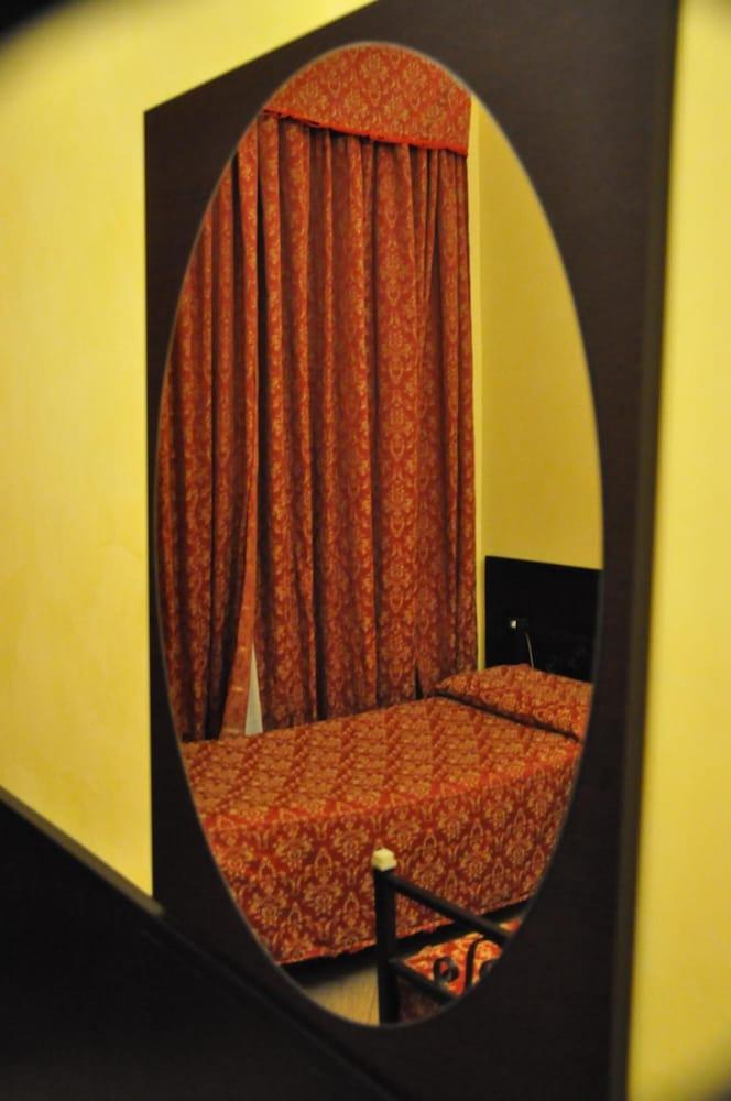 Funny Palace Hostel Rome Buitenkant foto